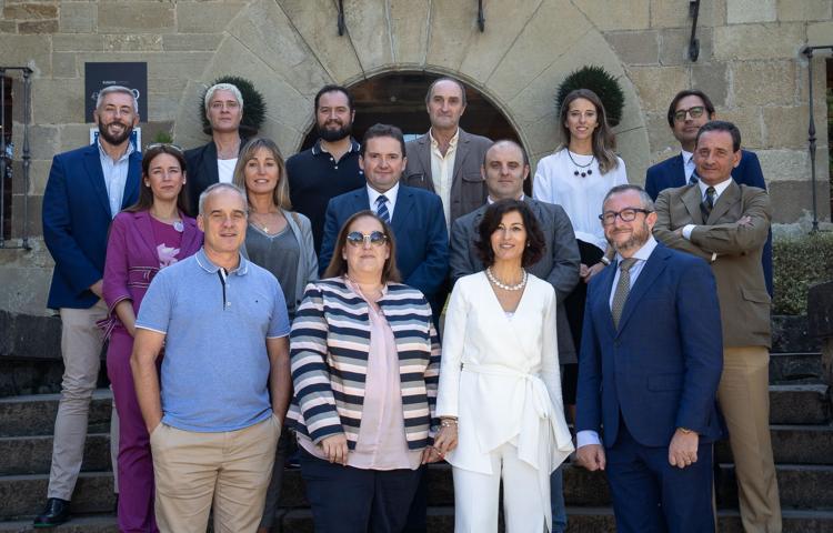 Representantes de trece Colegios Profesionales en el Foro Empresas del Hotel Pamplona El Toro.